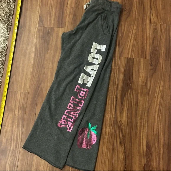 🍓🍓Adorable Y2K Victoria’s Secret Pink Strawberry set Hoodie sweat pants - Picture 13 of 16